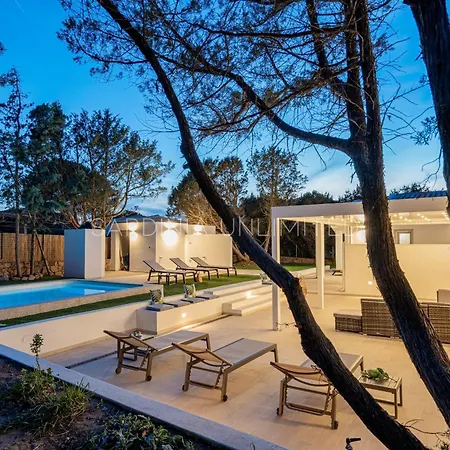 Blue Kalinda Villa